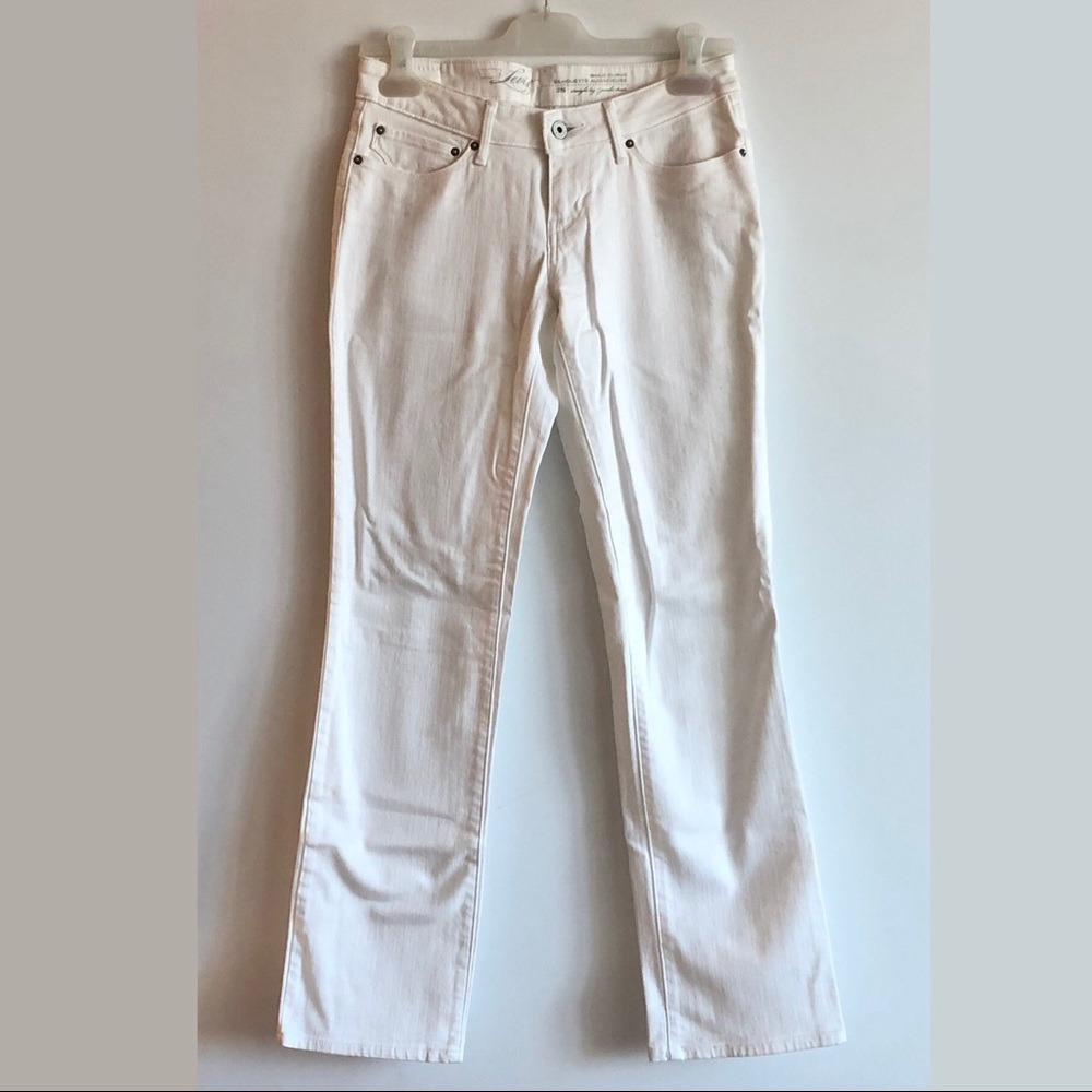 BNWOT LEVIS WHITE STRAIGHT LEG DENIM JEANS